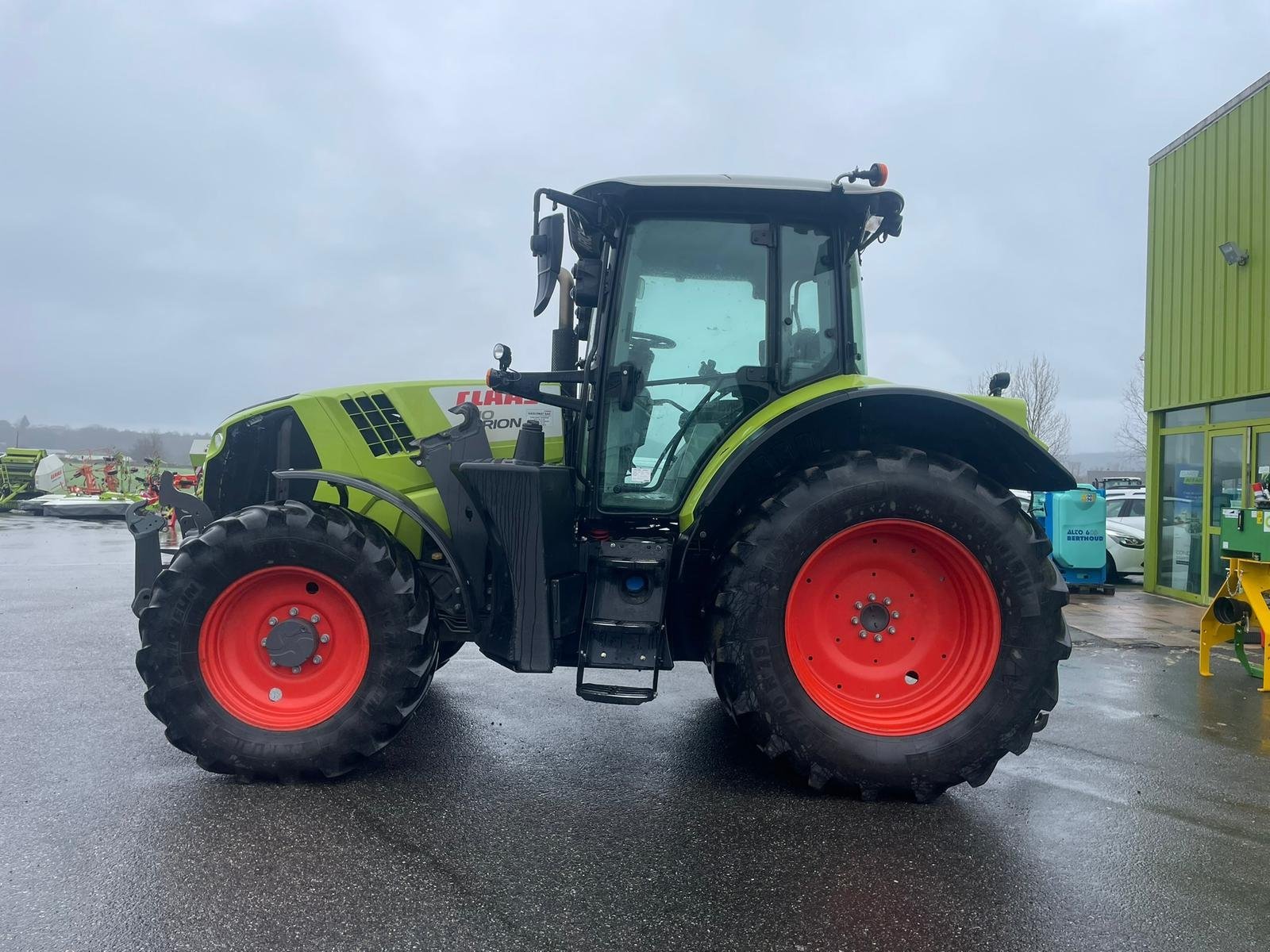 Traktor от тип CLAAS ARION 610 CIS ADVANCE, Gebrauchtmaschine в SAINT GAUDENS (Снимка 4)