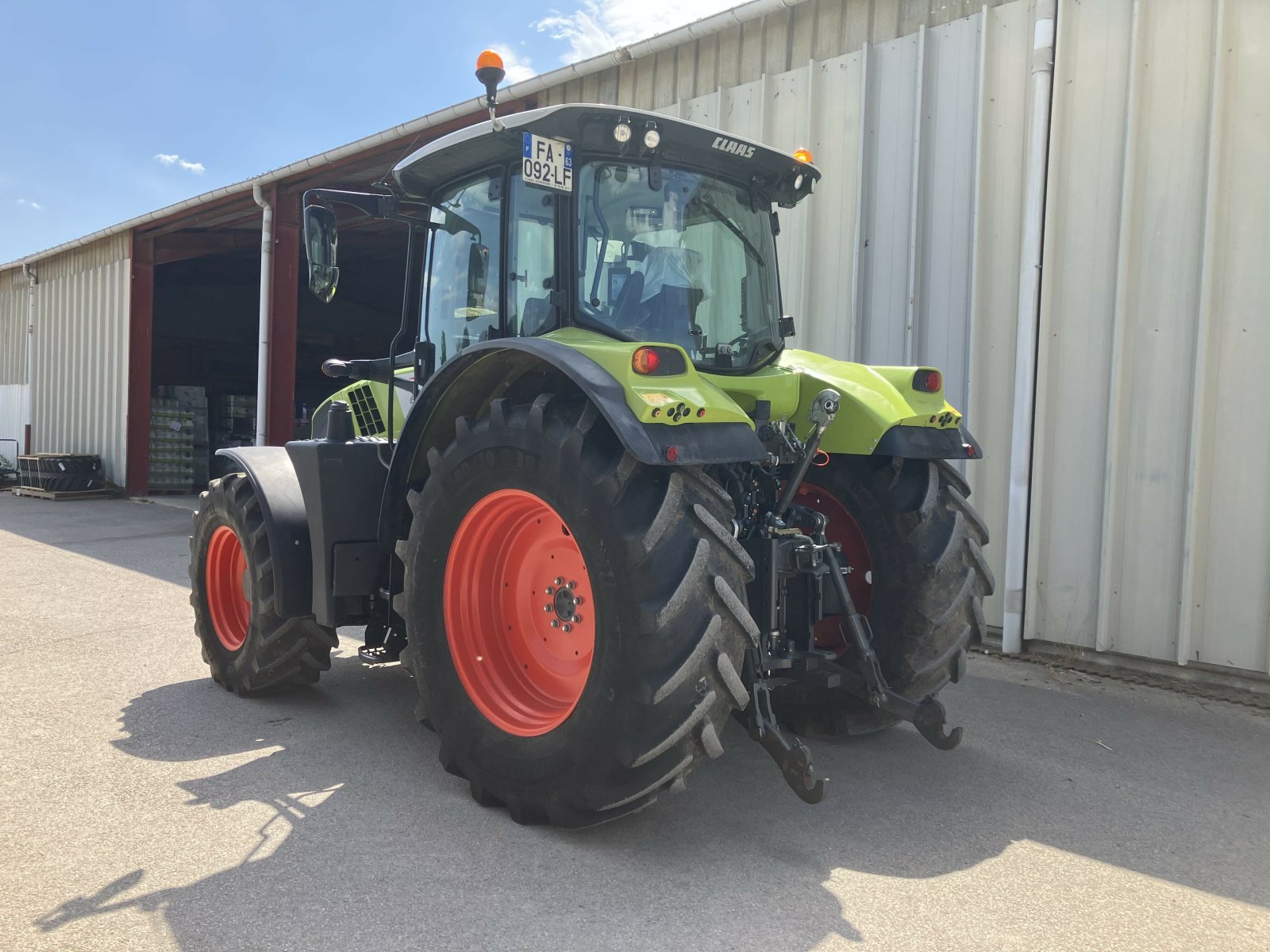 Traktor типа CLAAS ARION 610 CIS ADVANCE, Gebrauchtmaschine в AUTUN (Фотография 3)