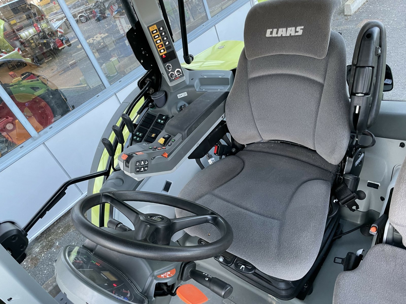 Traktor tip CLAAS ARION 610 CIS ADVANCE, Gebrauchtmaschine in AUTUN (Poză 8)