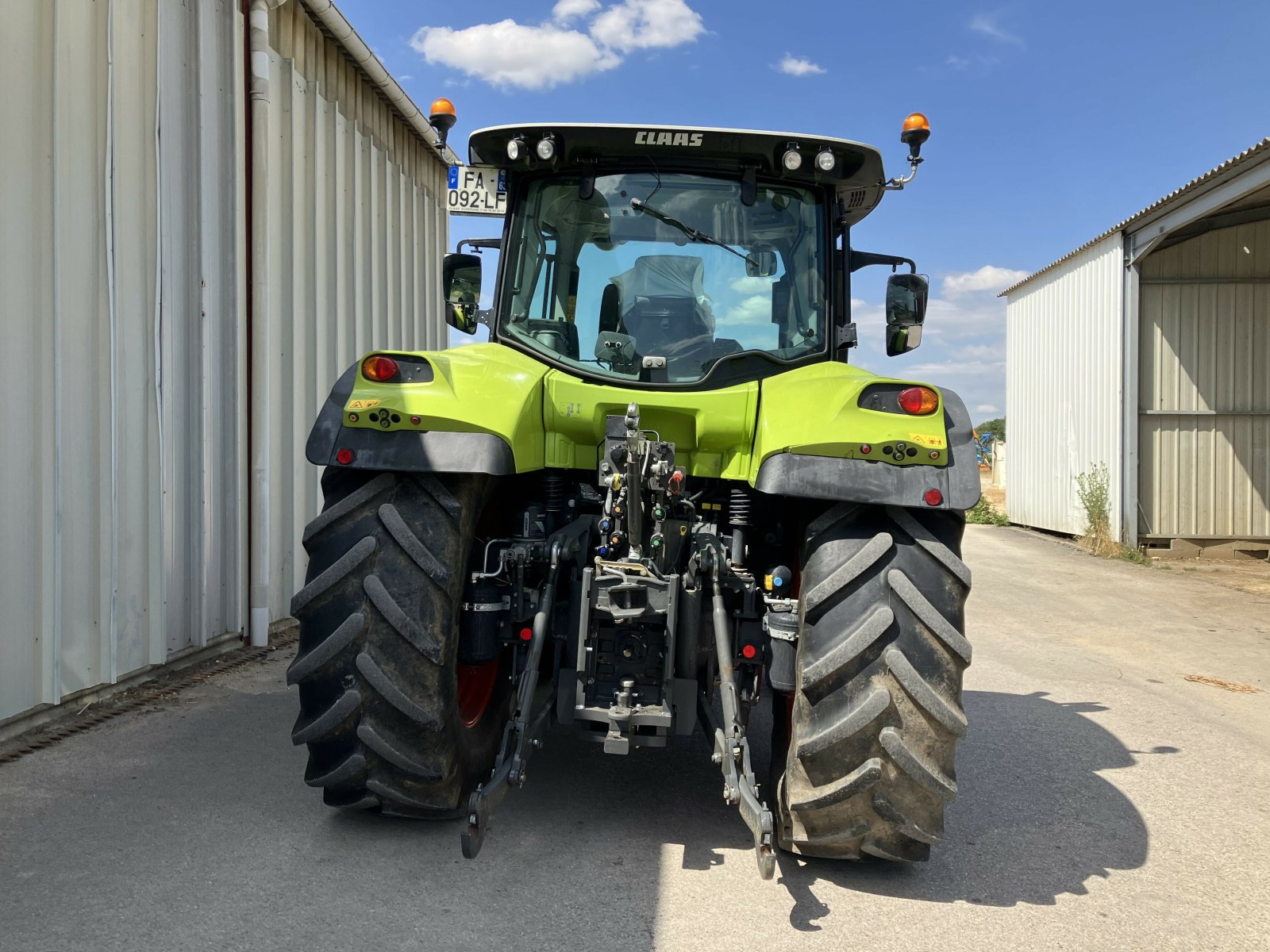 Traktor Türe ait CLAAS ARION 610 CIS ADVANCE, Gebrauchtmaschine içinde AUTUN (resim 4)