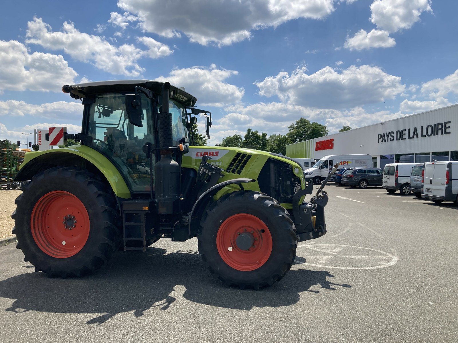 Traktor van het type CLAAS ARION 610 CIS, Gebrauchtmaschine in ST CLEMENT DE LA PLACE (Foto 1)