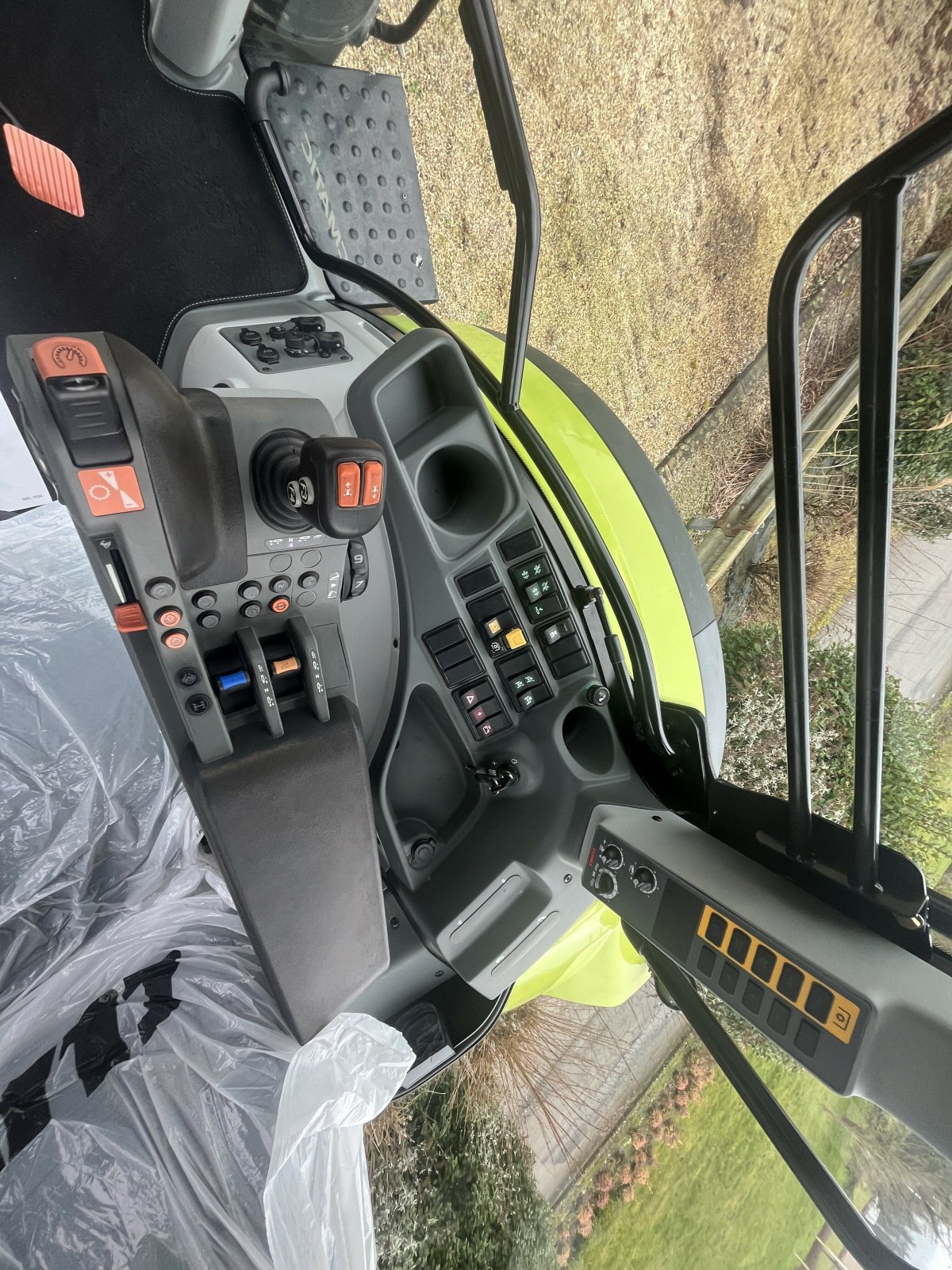 Traktor Türe ait CLAAS ARION 610 CMATIC S5 ADVANCE, Gebrauchtmaschine içinde PONTIVY (resim 7)