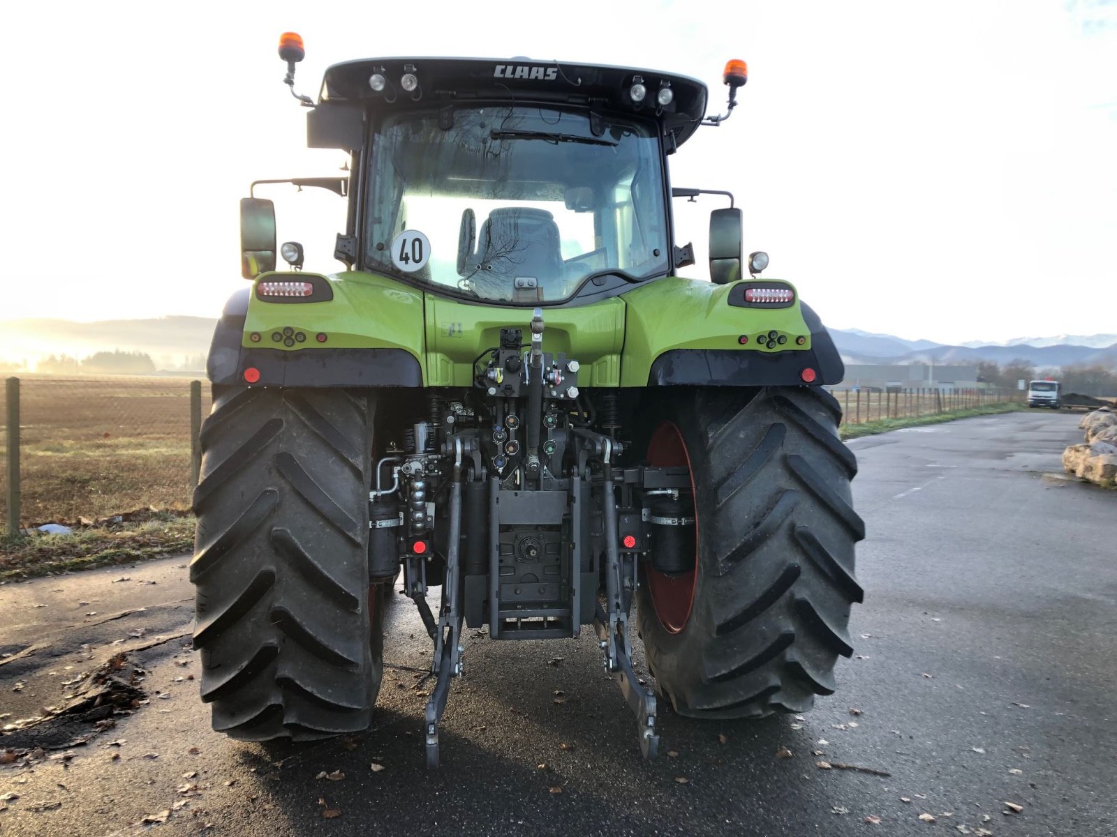 Traktor of the type CLAAS ARION 610 CMATIC T4F, Gebrauchtmaschine in Aubiet (Picture 5)