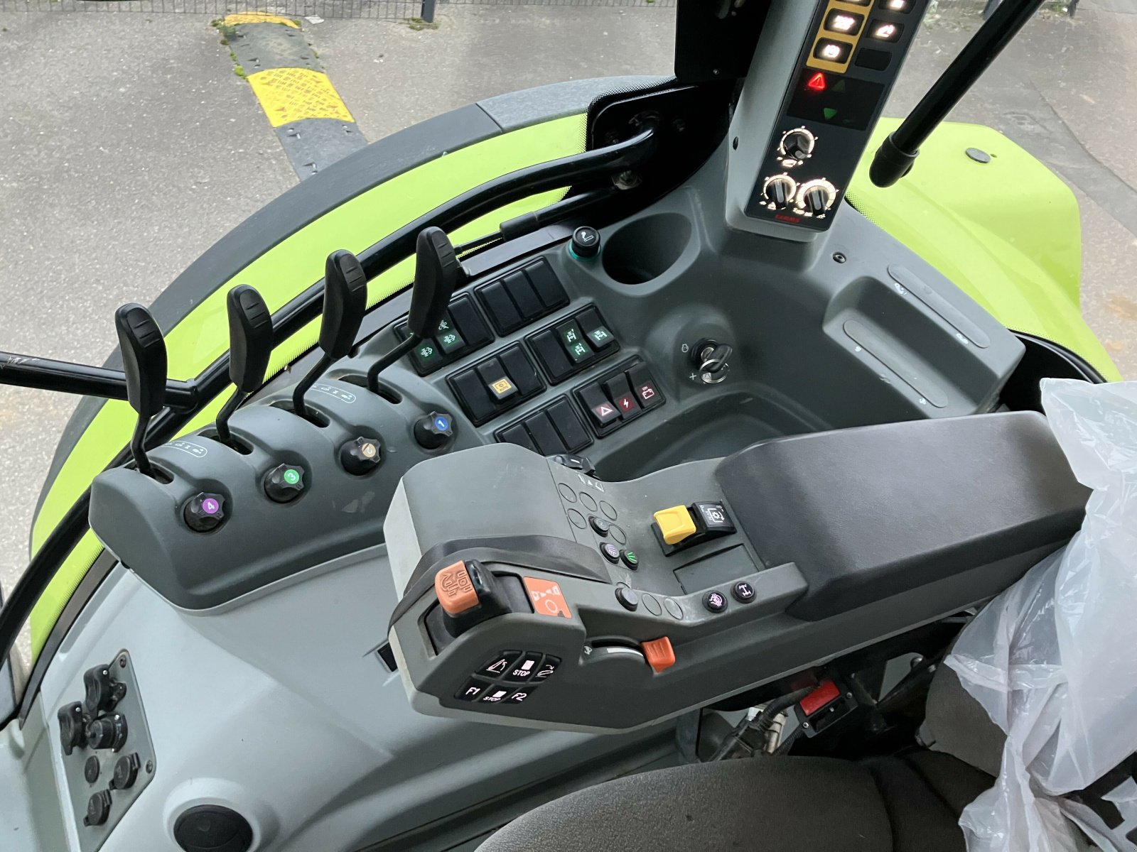 Traktor typu CLAAS ARION 610 CONCEPT, Gebrauchtmaschine w BLENDECQUES (Zdjęcie 7)