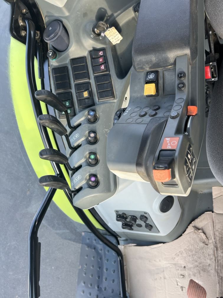 Traktor del tipo CLAAS ARION 610 HEXA, Gebrauchtmaschine en Aubiet (Imagen 11)