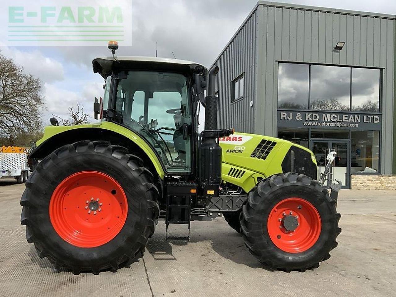 Traktor of the type CLAAS arion 610 tractor (st17482), Gebrauchtmaschine in SHAFTESBURY (Picture 1)