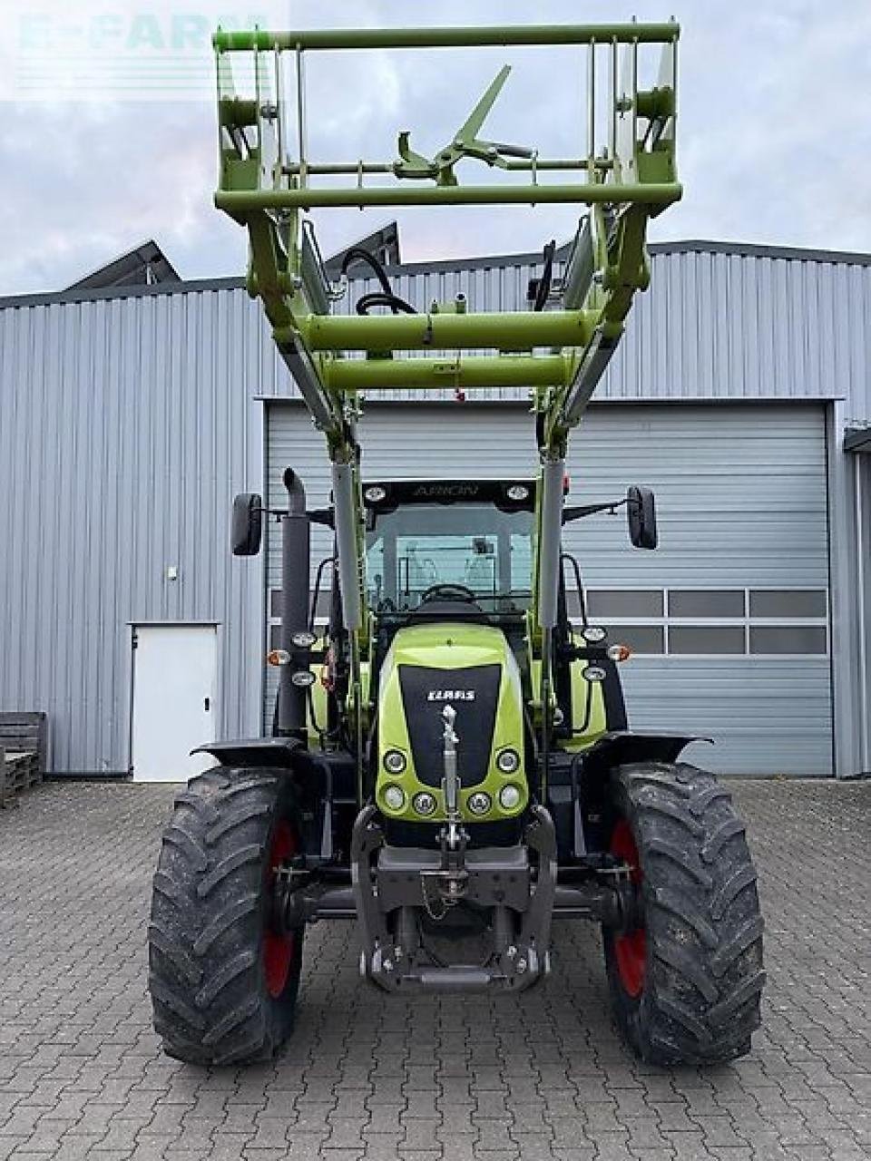 Traktor van het type CLAAS arion 610, Gebrauchtmaschine in RIEGENROTH (Foto 2)