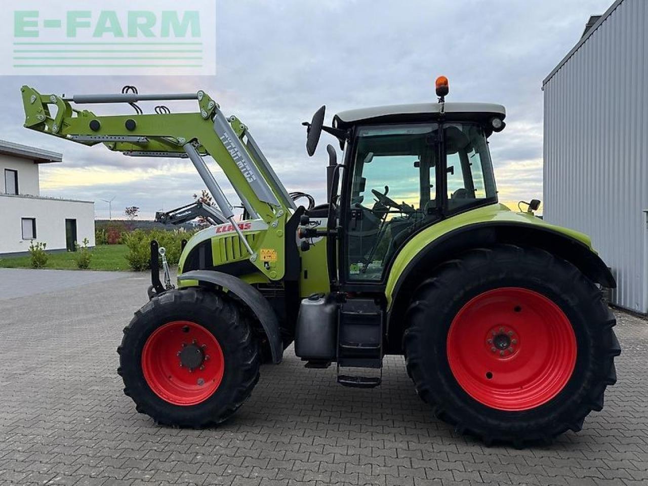 Traktor des Typs CLAAS arion 610, Gebrauchtmaschine in RIEGENROTH (Bild 4)