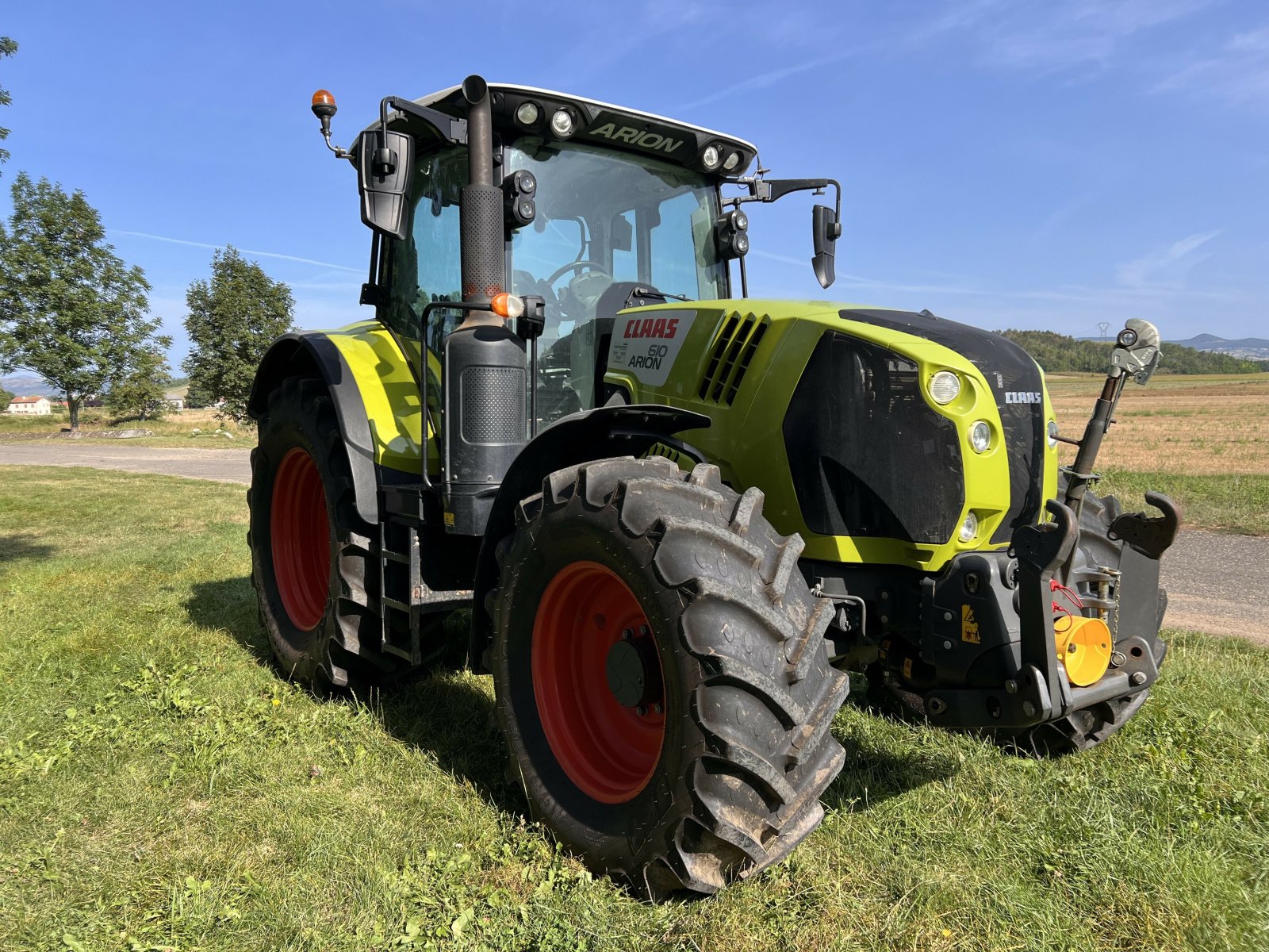 Traktor του τύπου CLAAS ARION 610, Gebrauchtmaschine σε Issoire (Φωτογραφία 1)