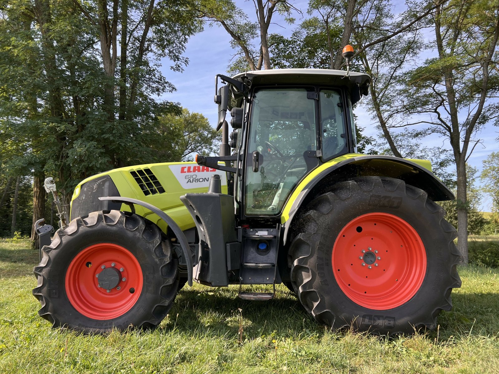 Traktor типа CLAAS ARION 610, Gebrauchtmaschine в Issoire (Фотография 7)