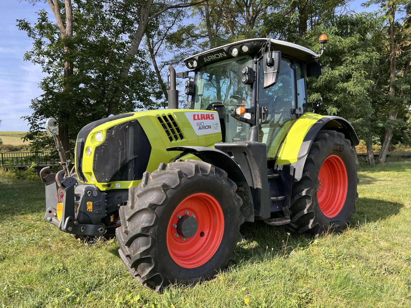 Traktor des Typs CLAAS ARION 610, Gebrauchtmaschine in Issoire (Bild 8)