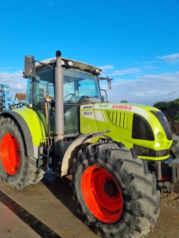 Traktor des Typs CLAAS ARION 620 C, Gebrauchtmaschine in FRESNAY LE COMTE (Bild 1)