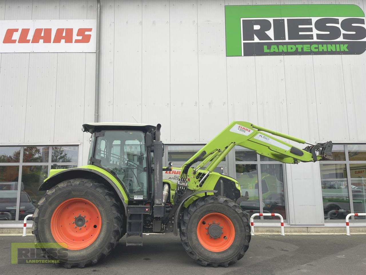 Traktor типа CLAAS ARION 620 CIS A36 + FL 150, Gebrauchtmaschine в Homberg (Ohm) - Maulbach (Фотография 2)