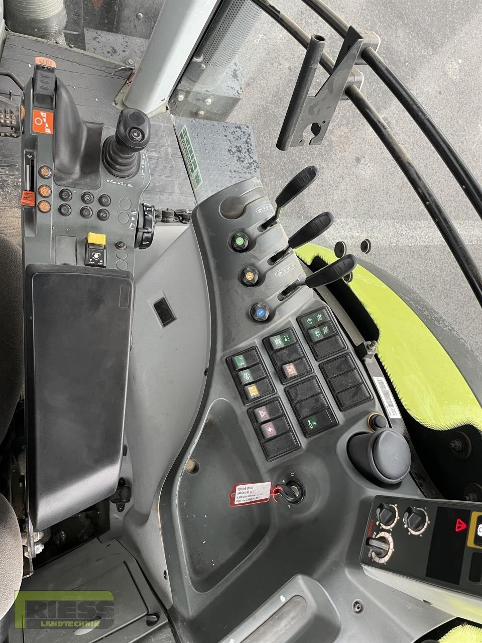 Traktor типа CLAAS ARION 620 CIS A36 + FL 150, Gebrauchtmaschine в Homberg (Ohm) - Maulbach (Фотография 5)