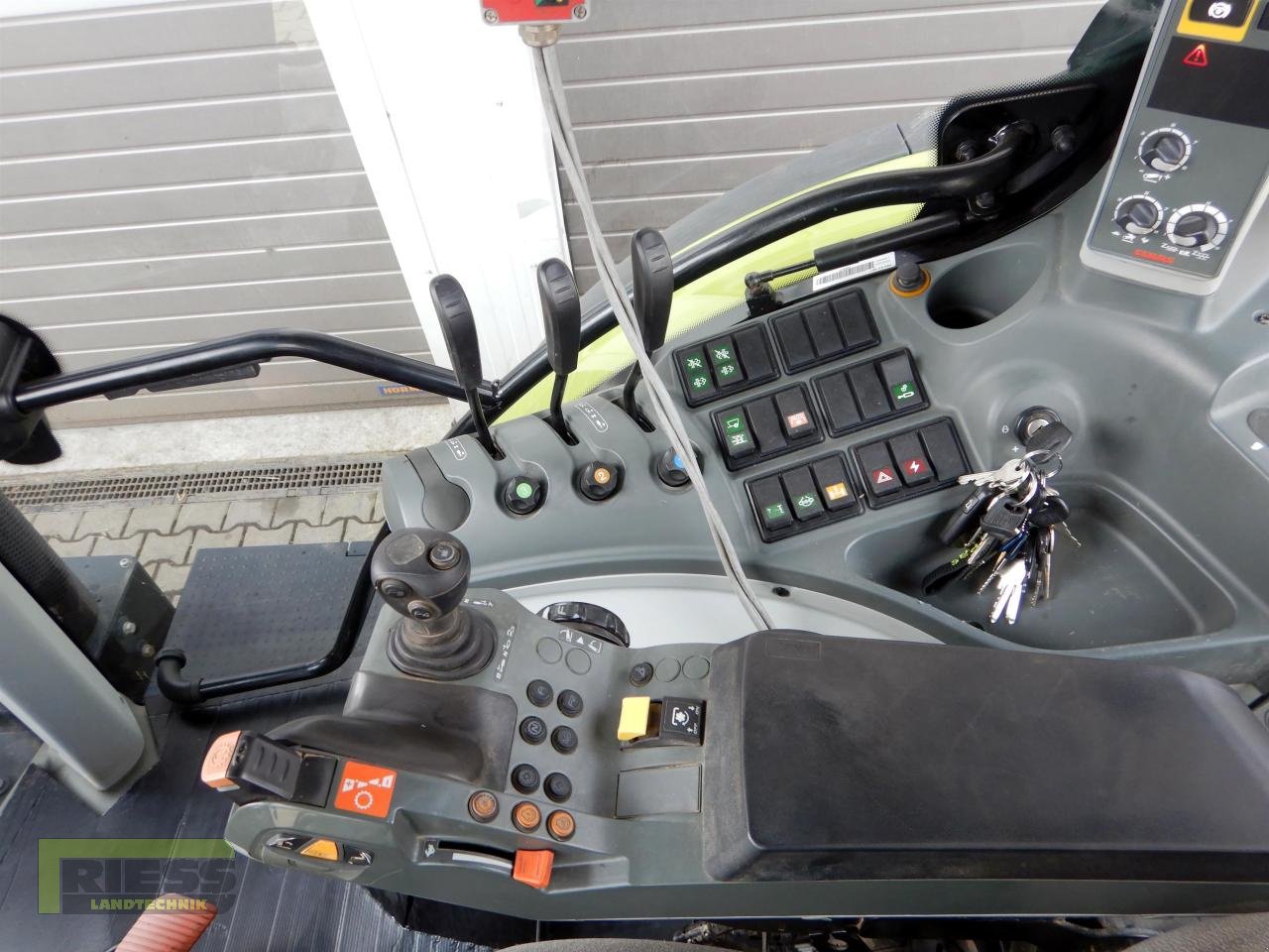 Traktor del tipo CLAAS ARION 620 CIS A36  FL-Konsolen, Gebrauchtmaschine en Homberg (Ohm) - Maulbach (Imagen 4)