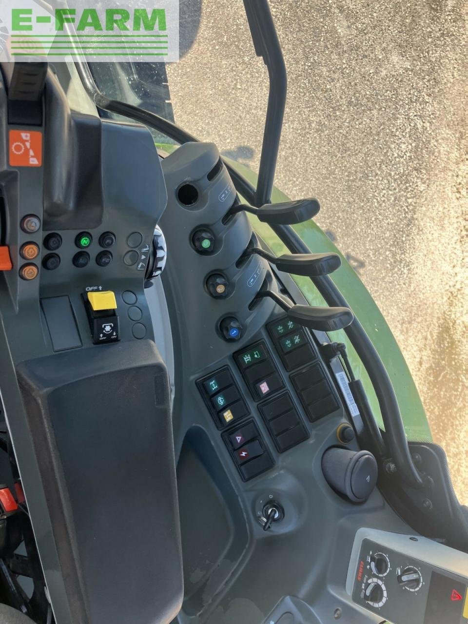 Traktor del tipo CLAAS arion 620 cis t4 CIS, Gebrauchtmaschine en ST ANDIOL (Imagen 11)