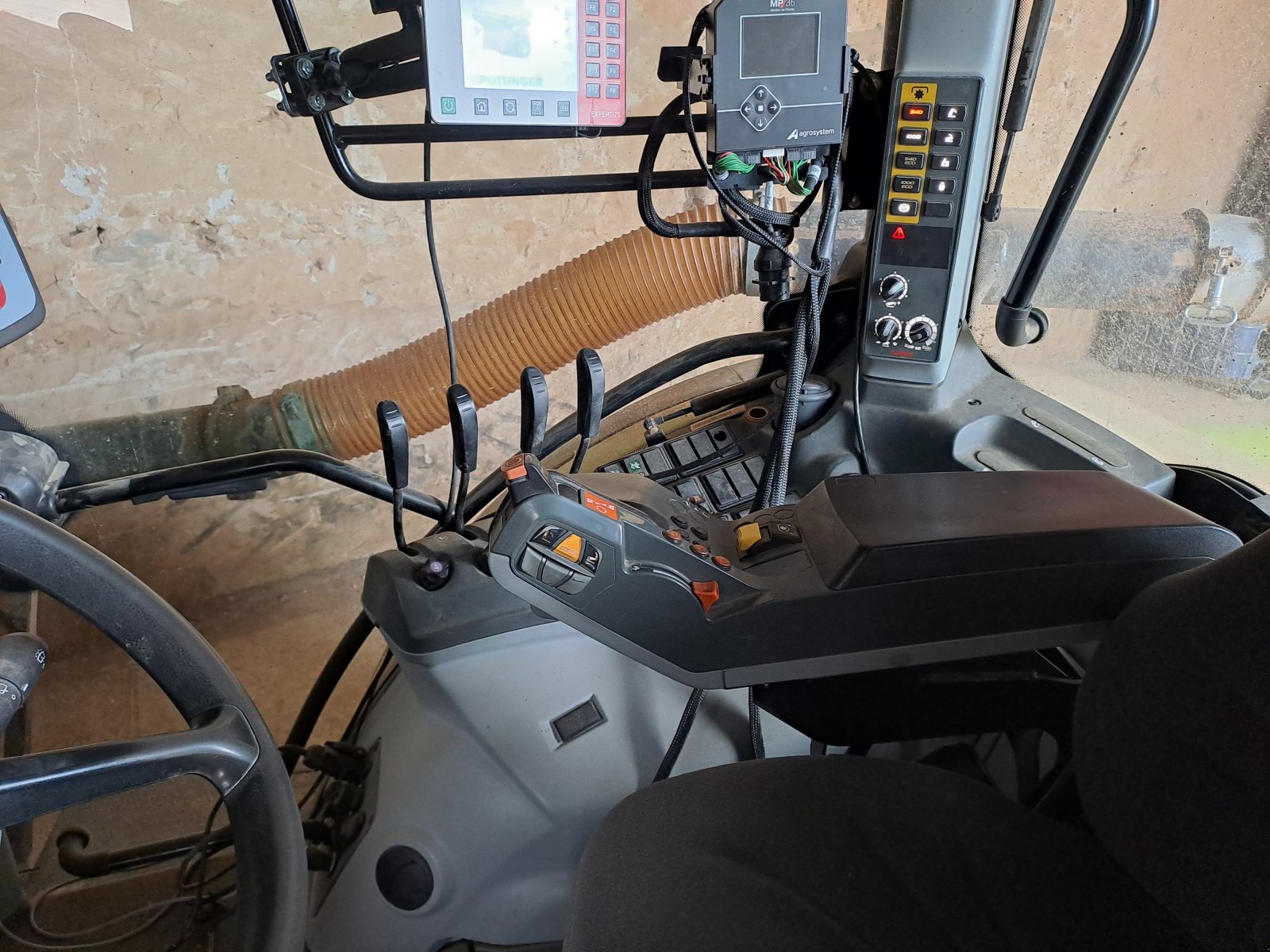 Traktor des Typs CLAAS ARION 620 CIS, Gebrauchtmaschine in VERT TOULON (Bild 8)