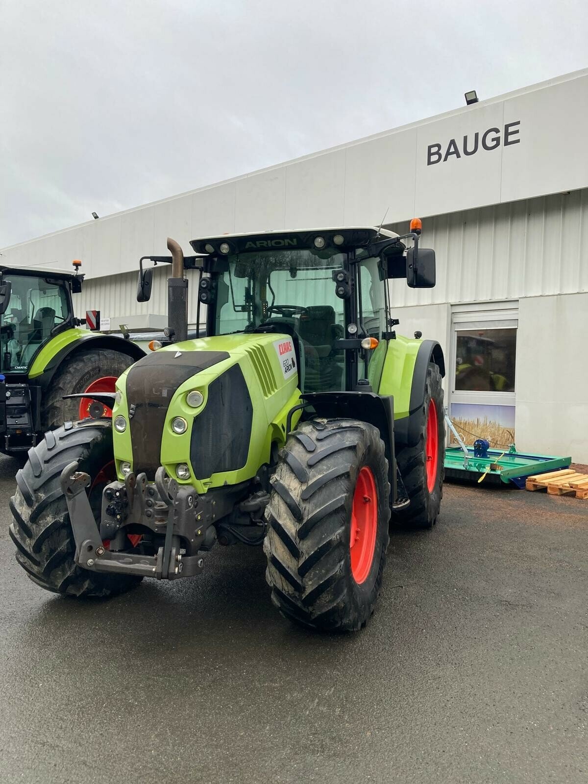 Traktor van het type CLAAS ARION 620 CIS, Gebrauchtmaschine in ST CLEMENT DE LA PLACE (Foto 1)