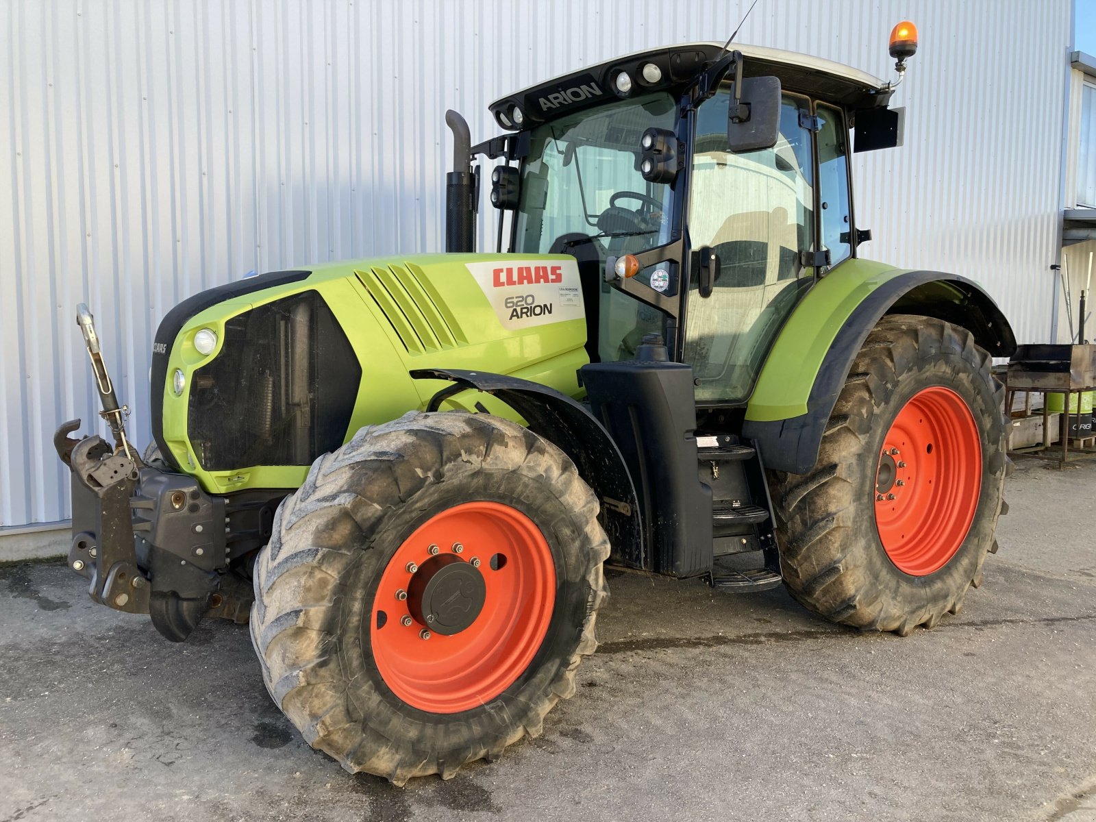 Traktor typu CLAAS ARION 620 CIS, Gebrauchtmaschine w LAIGNES (Zdjęcie 1)