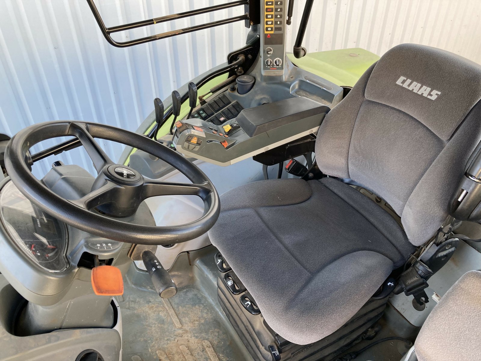 Traktor typu CLAAS ARION 620 CIS, Gebrauchtmaschine w LAIGNES (Zdjęcie 5)