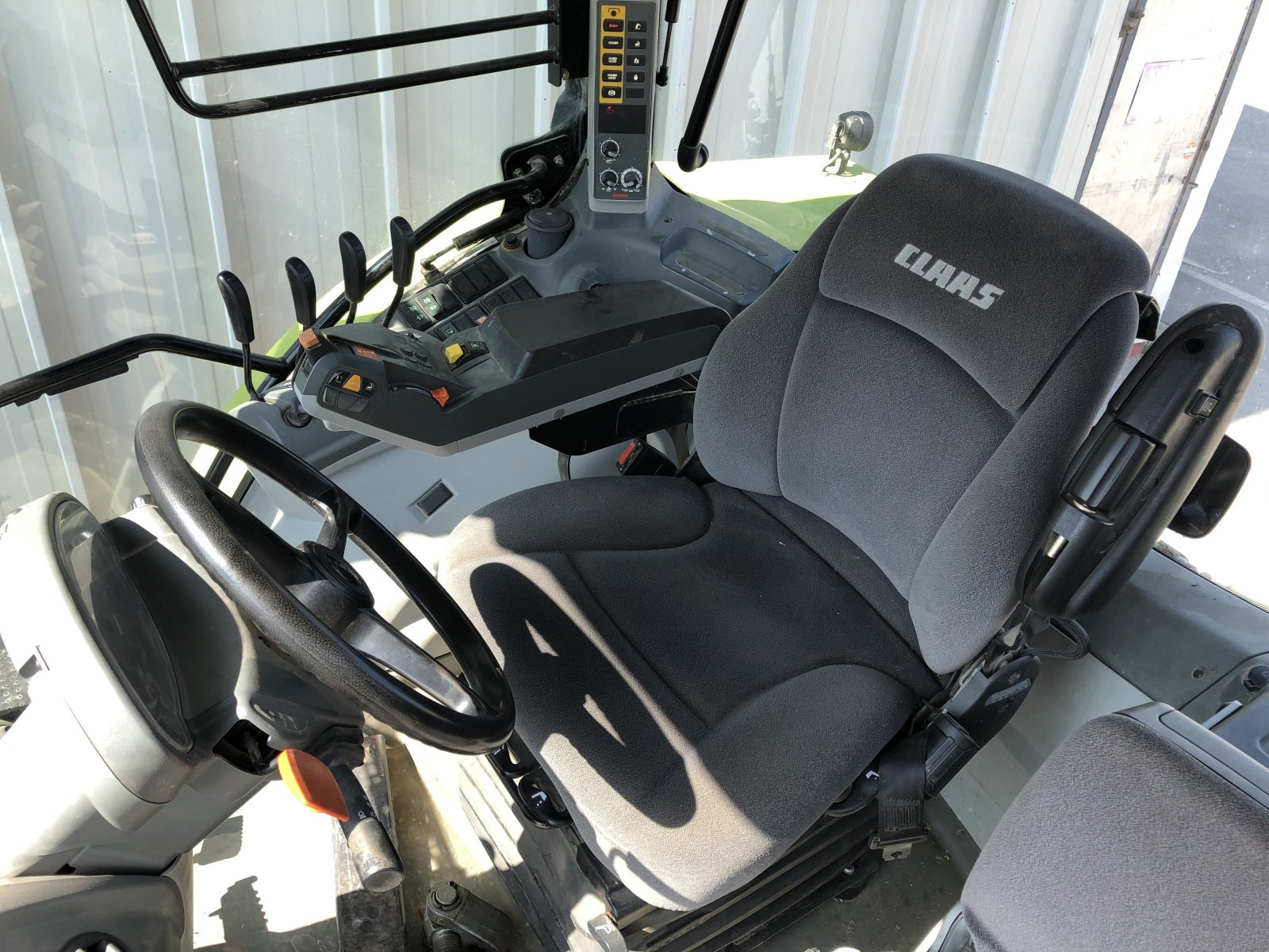 Traktor del tipo CLAAS ARION 620 CIS, Gebrauchtmaschine In VAROIS & CHAIGNOT (Immagine 5)