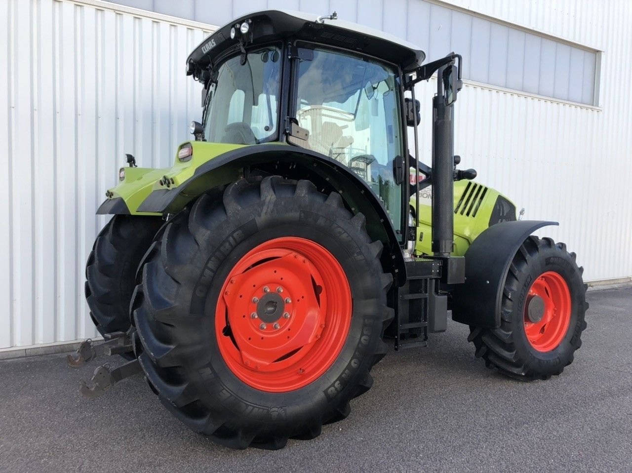 Traktor des Typs CLAAS ARION 620 CMATIC T4, Gebrauchtmaschine in CHEMINOT (Bild 4)