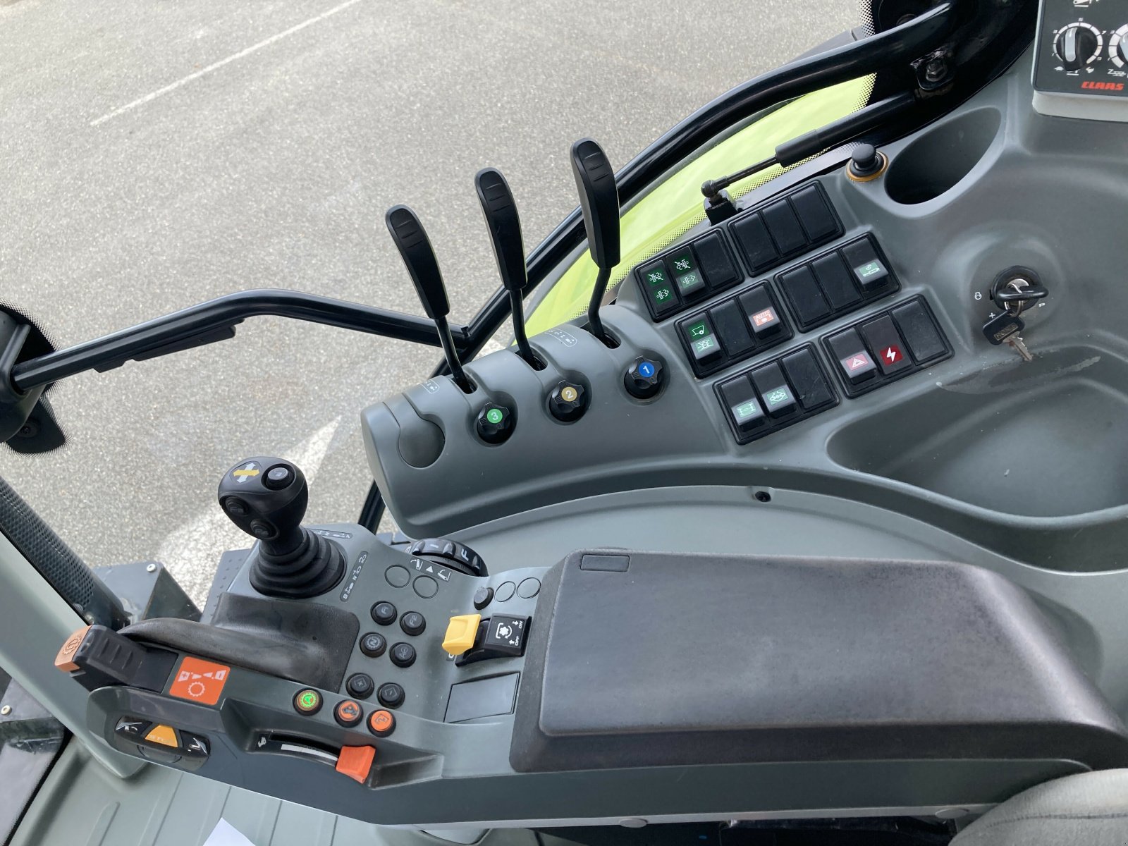 Traktor za tip CLAAS ARION 620 CONCEPT, Gebrauchtmaschine u ST CLEMENT DE LA PLACE (Slika 8)