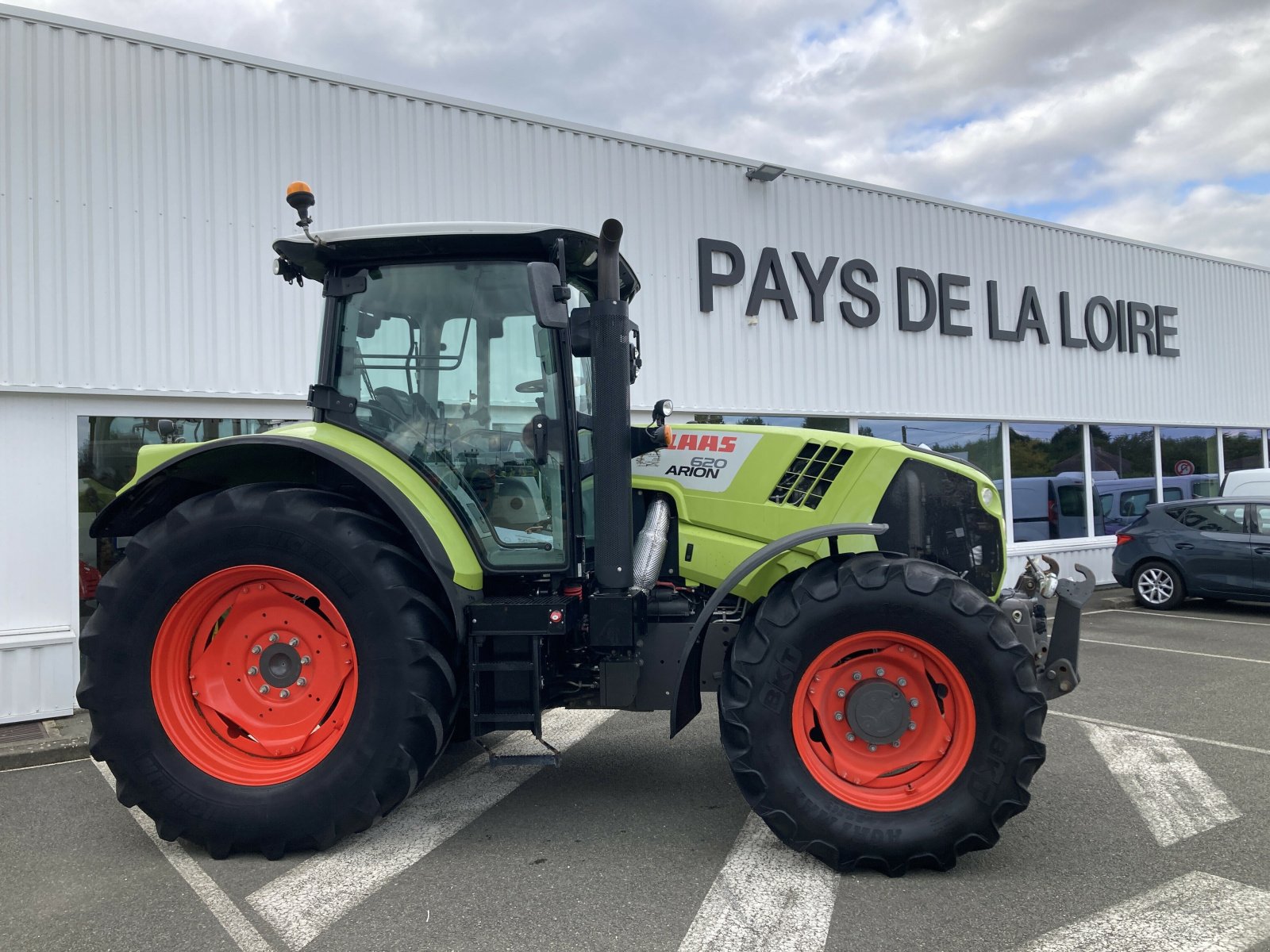 Traktor za tip CLAAS ARION 620 CONCEPT, Gebrauchtmaschine u ST CLEMENT DE LA PLACE (Slika 6)