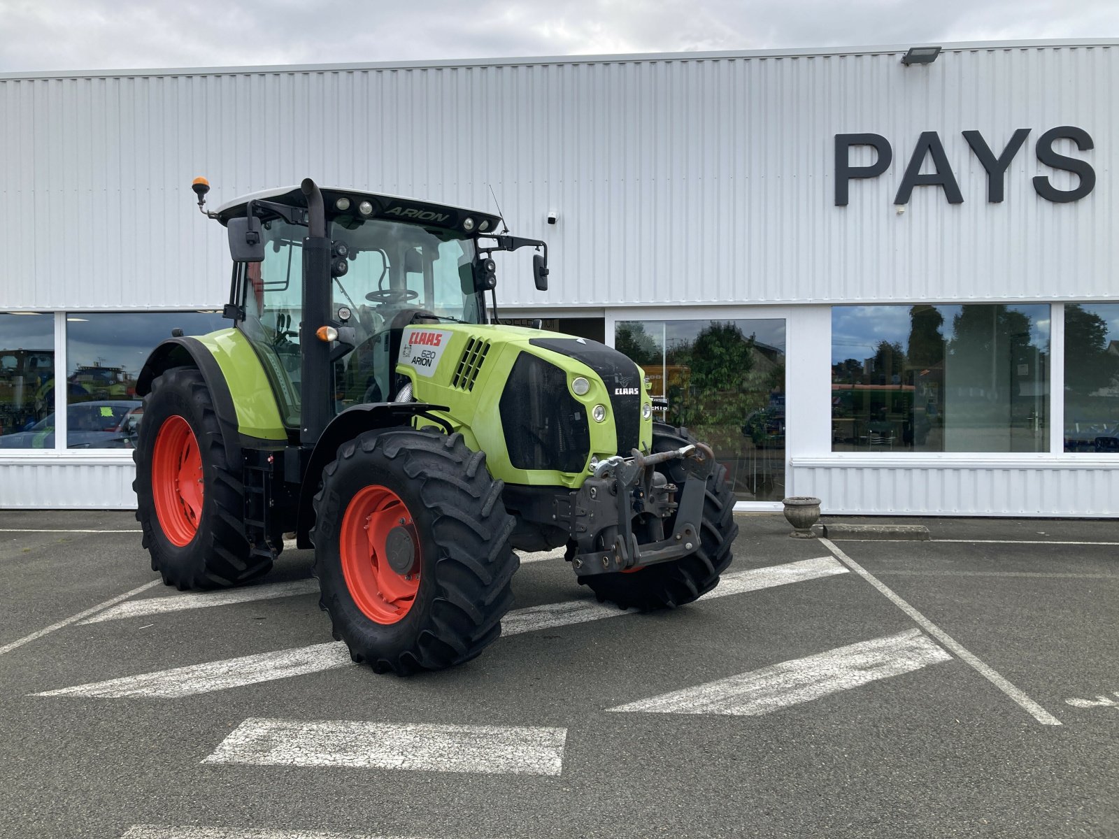 Traktor za tip CLAAS ARION 620 CONCEPT, Gebrauchtmaschine u ST CLEMENT DE LA PLACE (Slika 1)