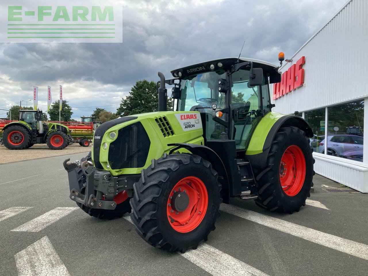 Traktor des Typs CLAAS arion 620 t4i concept, Gebrauchtmaschine in ARNAGE (Bild 3)