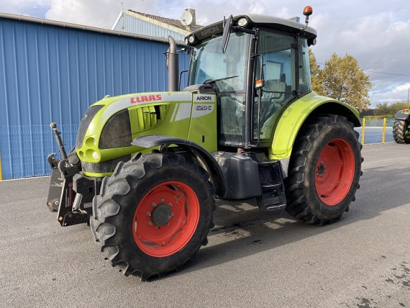 Traktor des Typs CLAAS ARION 620, Gebrauchtmaschine in LE PONT CHRETIEN (Bild 1)