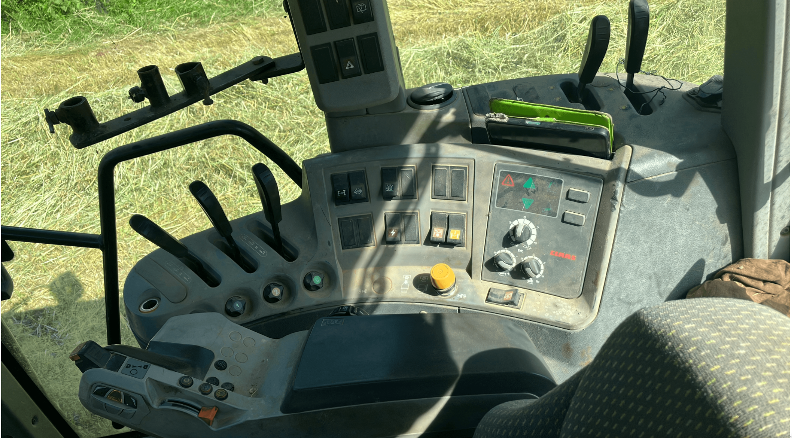 Traktor tip CLAAS ARION 630 CIS TRADITION, Gebrauchtmaschine in LAIGNES (Poză 8)