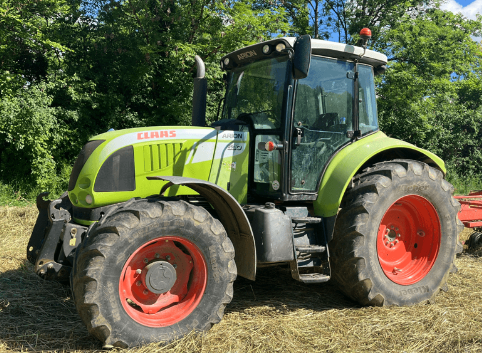 Traktor typu CLAAS ARION 630 CIS TRADITION, Gebrauchtmaschine v LAIGNES (Obrázok 1)