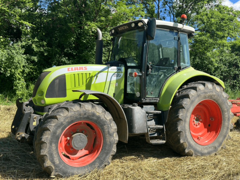 Traktor van het type CLAAS ARION 630 CIS TRADITION, Gebrauchtmaschine in LAIGNES (Foto 1)