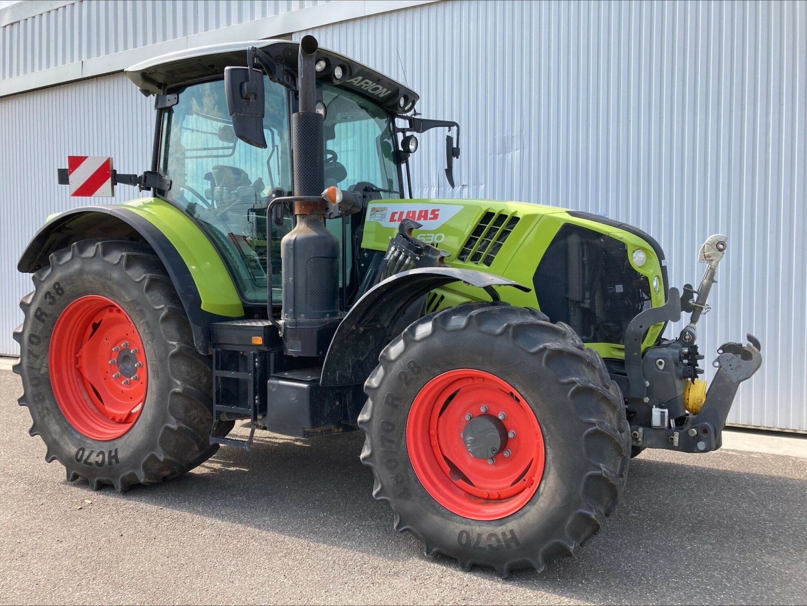 Traktor des Typs CLAAS ARION 630 T5, Gebrauchtmaschine in CHEMINOT (Bild 2)