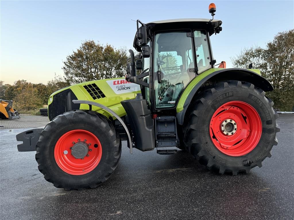 Traktor typu CLAAS ARION 640 CEBIS KUN 4400 TIMER OG FULD AFFJEDRING!, Gebrauchtmaschine v Nørager (Obrázok 3)