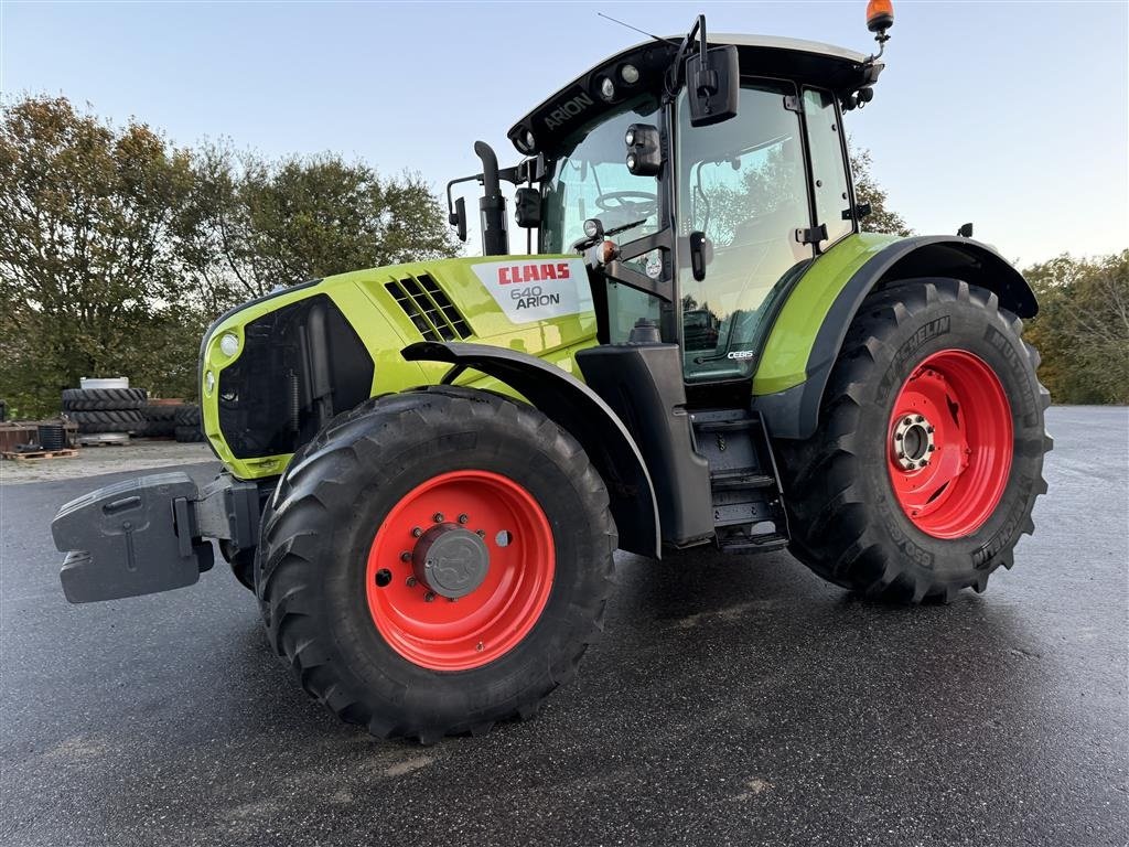 Traktor типа CLAAS ARION 640 CEBIS KUN 4400 TIMER OG FULD AFFJEDRING!, Gebrauchtmaschine в Nørager (Фотография 2)