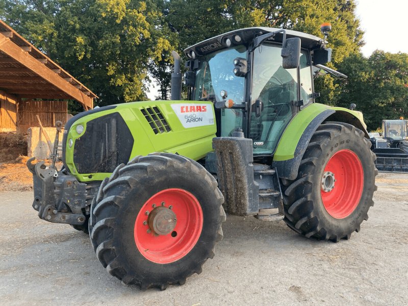 Traktor типа CLAAS ARION 640 CEBIS T4I, Gebrauchtmaschine в ST CLEMENT DE LA PLACE (Фотография 1)