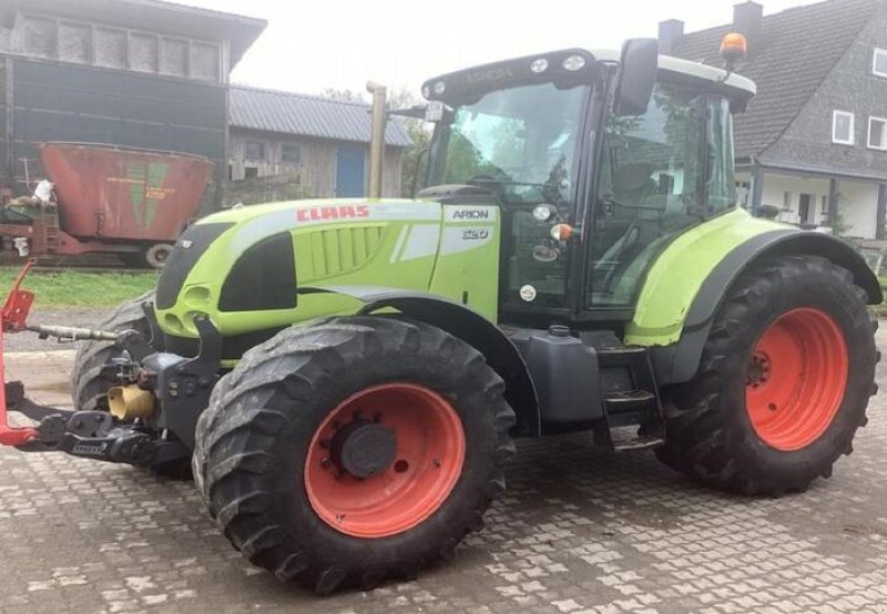 Traktor del tipo CLAAS ARION 640 CEBIS, Gebrauchtmaschine en Erndtebrück-Womelsdorf (Imagen 1)