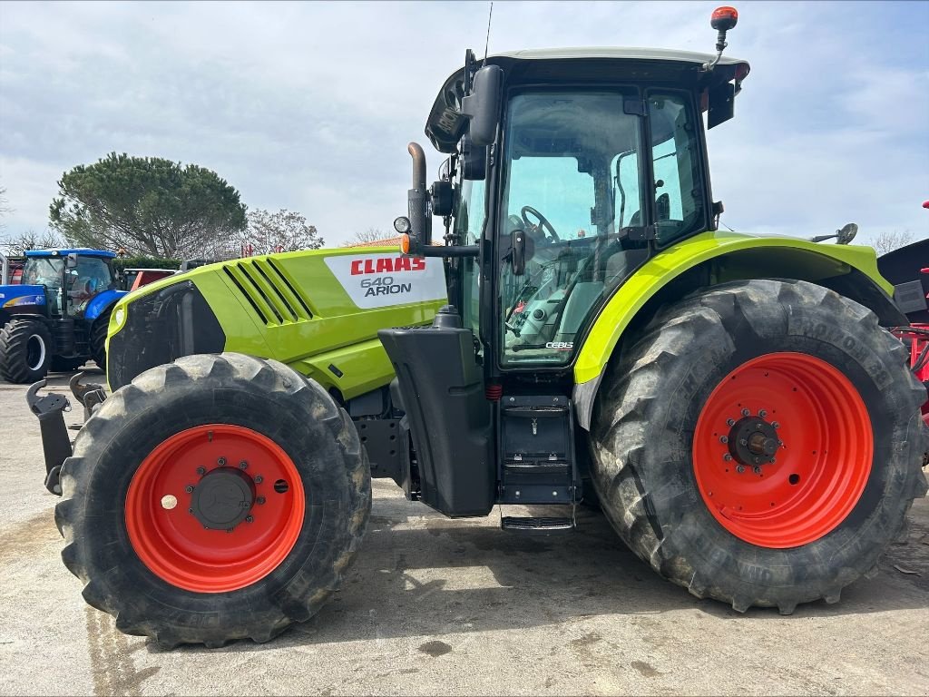 Traktor typu CLAAS ARION 640 CEBIS, Gebrauchtmaschine w LOMBEZ (Zdjęcie 3)