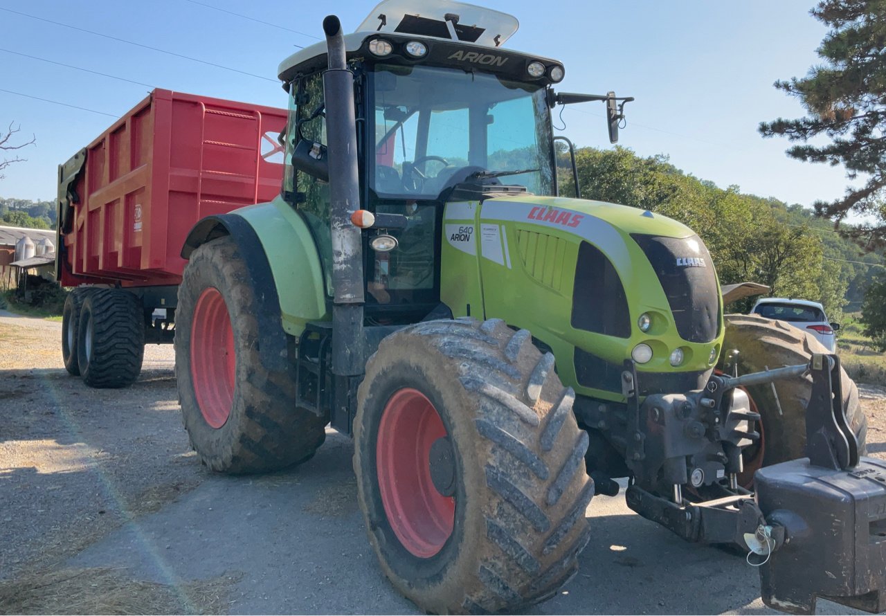 Traktor del tipo CLAAS ARION 640 cebis, Gebrauchtmaschine In MORLHON LE HAUT (Immagine 2)