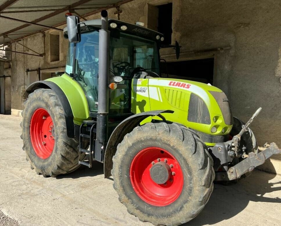 Traktor van het type CLAAS ARION 640 CEBIS, Gebrauchtmaschine in LAIGNES (Foto 1)