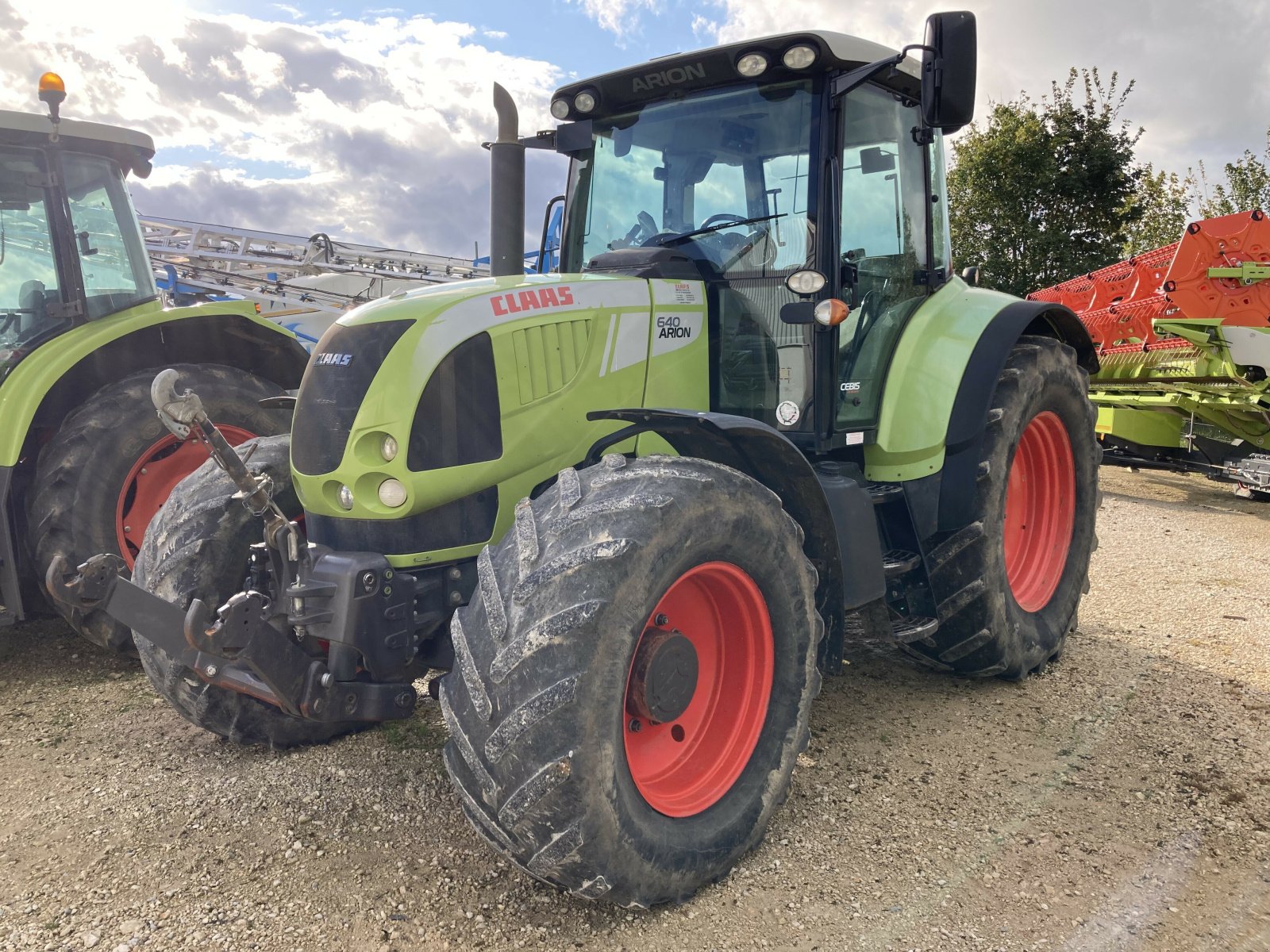 Traktor Türe ait CLAAS ARION 640 CEBIS, Gebrauchtmaschine içinde LAIGNES (resim 1)