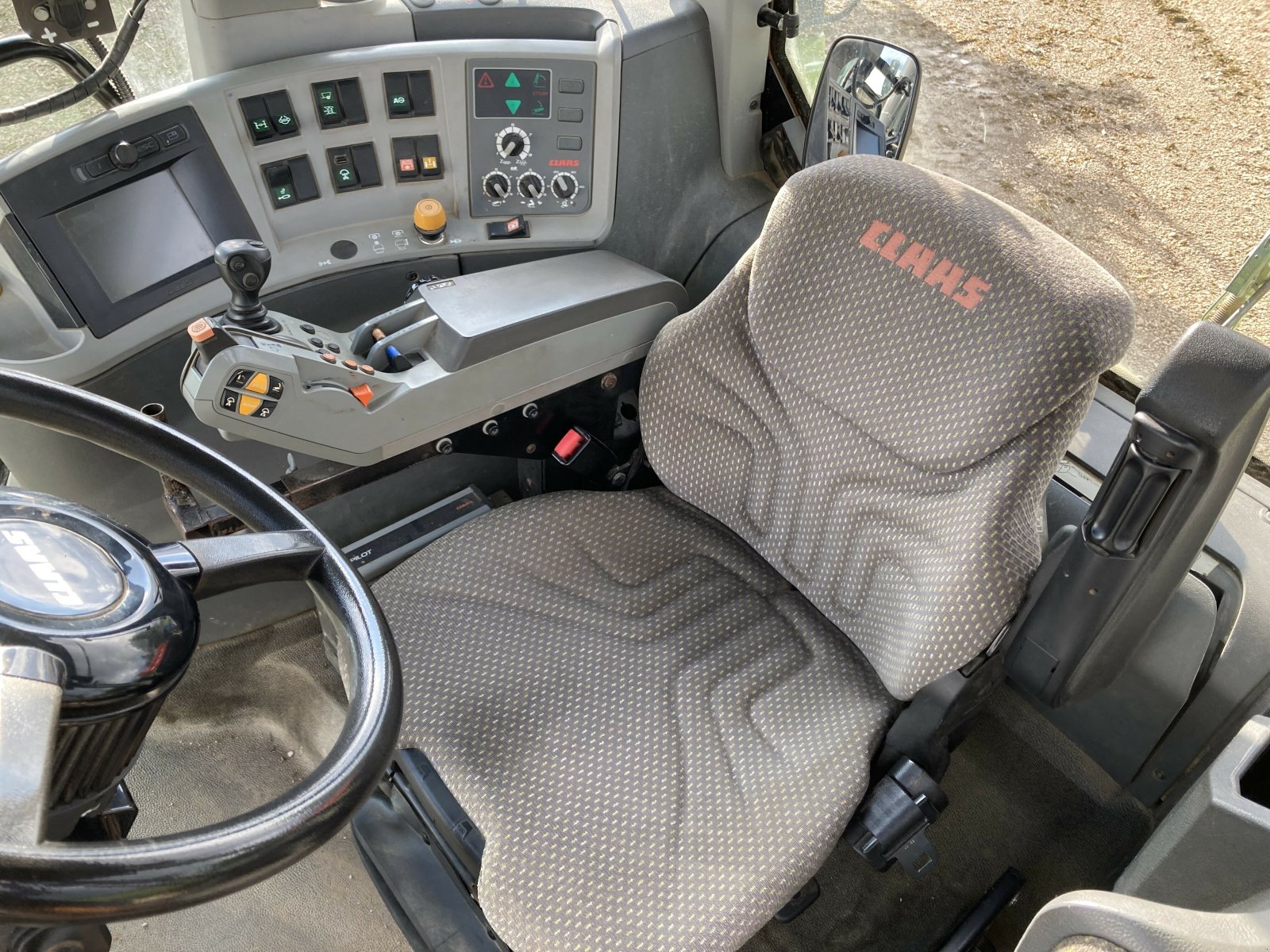 Traktor Türe ait CLAAS ARION 640 CEBIS, Gebrauchtmaschine içinde LAIGNES (resim 6)