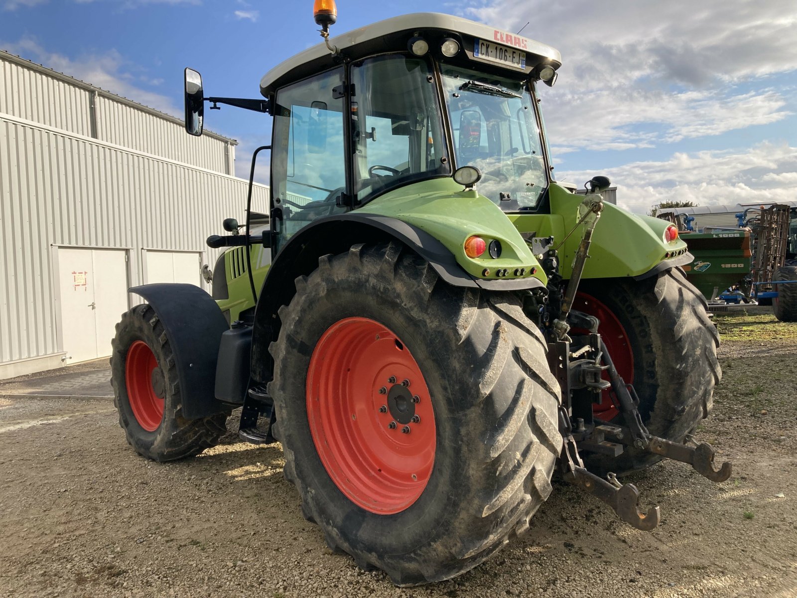 Traktor des Typs CLAAS ARION 640 CEBIS, Gebrauchtmaschine in LAIGNES (Bild 4)