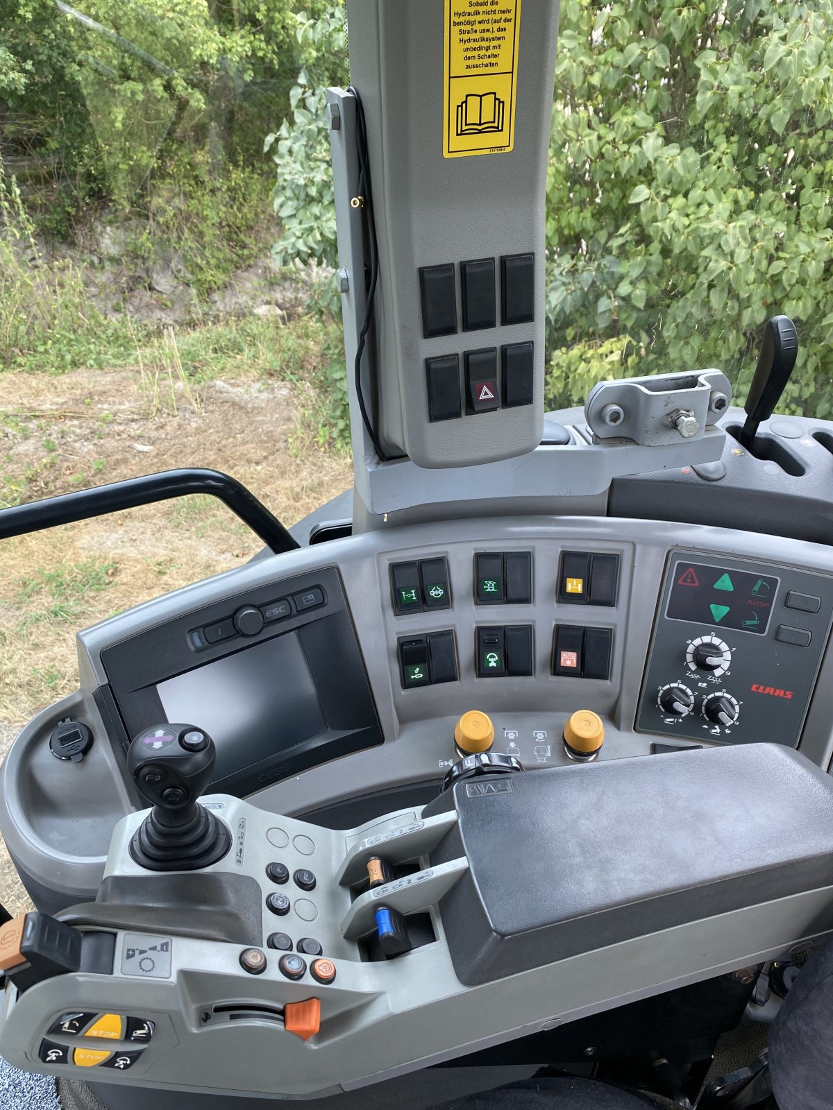 Traktor des Typs CLAAS Arion 640 CEBIS, Gebrauchtmaschine in Kemnath (Bild 3)