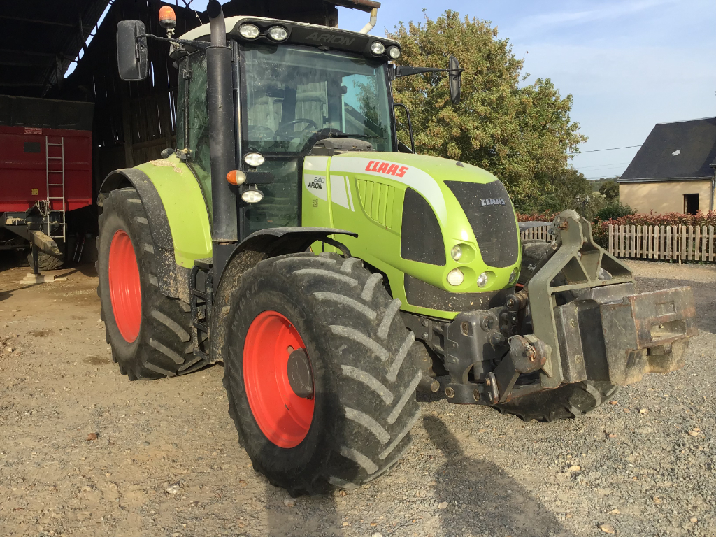 Traktor Türe ait CLAAS ARION 640 CIS CONFORT, Gebrauchtmaschine içinde ST CLEMENT DE LA PLACE (resim 1)