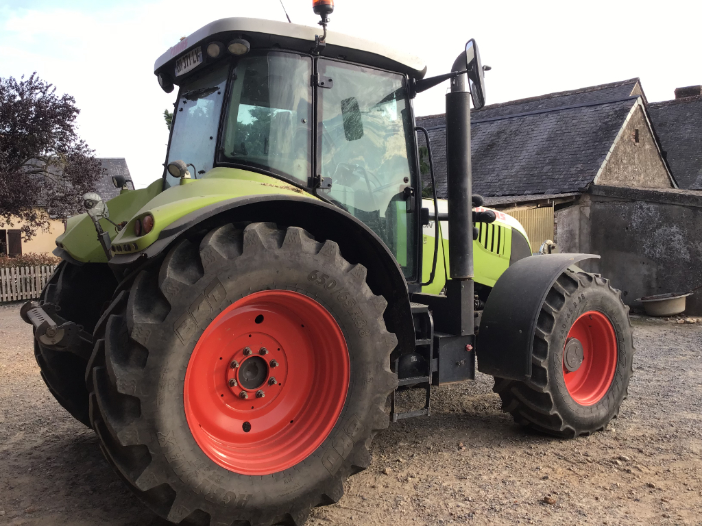 Traktor des Typs CLAAS ARION 640 CIS CONFORT, Gebrauchtmaschine in ST CLEMENT DE LA PLACE (Bild 2)