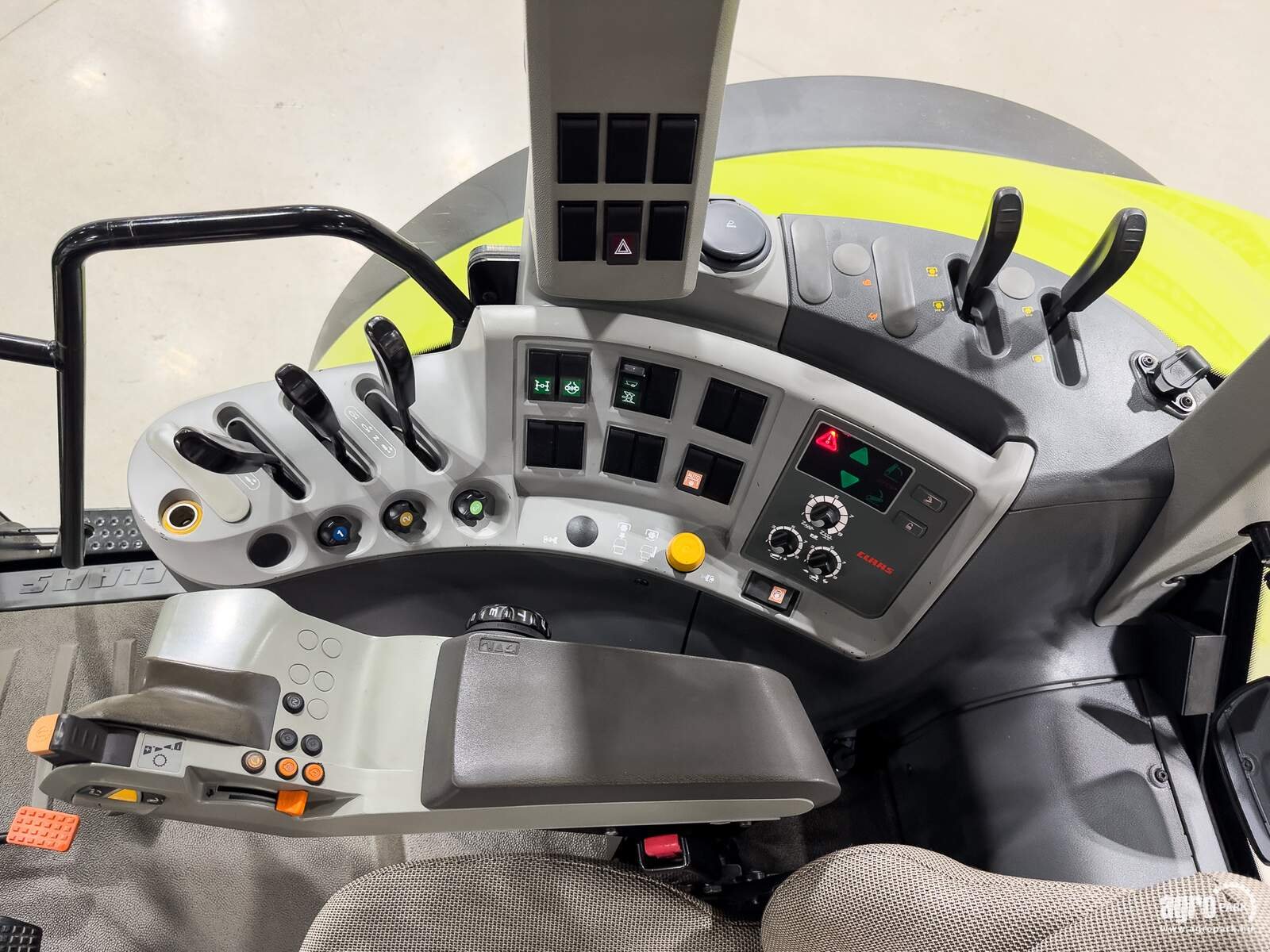 Traktor del tipo CLAAS Arion 640 CIS, Gebrauchtmaschine In Csengele (Immagine 9)