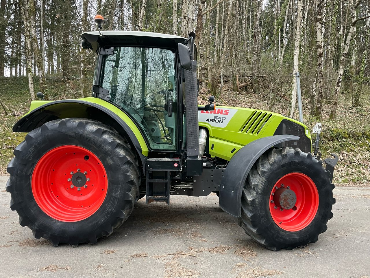 Traktor typu CLAAS Arion 640 CIS, Gebrauchtmaschine w MORLHON LE HAUT (Zdjęcie 4)